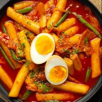 Hình ảnh Tokbokki (Bánh Gạo) Trứng Đào