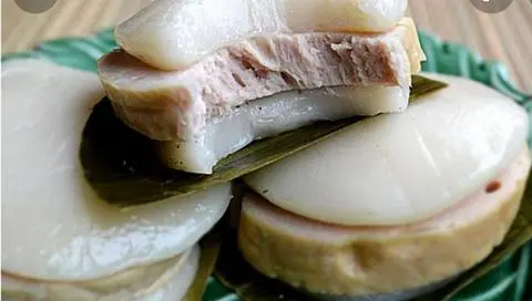 Hình ảnh Bánh dày kẹp chả lụa