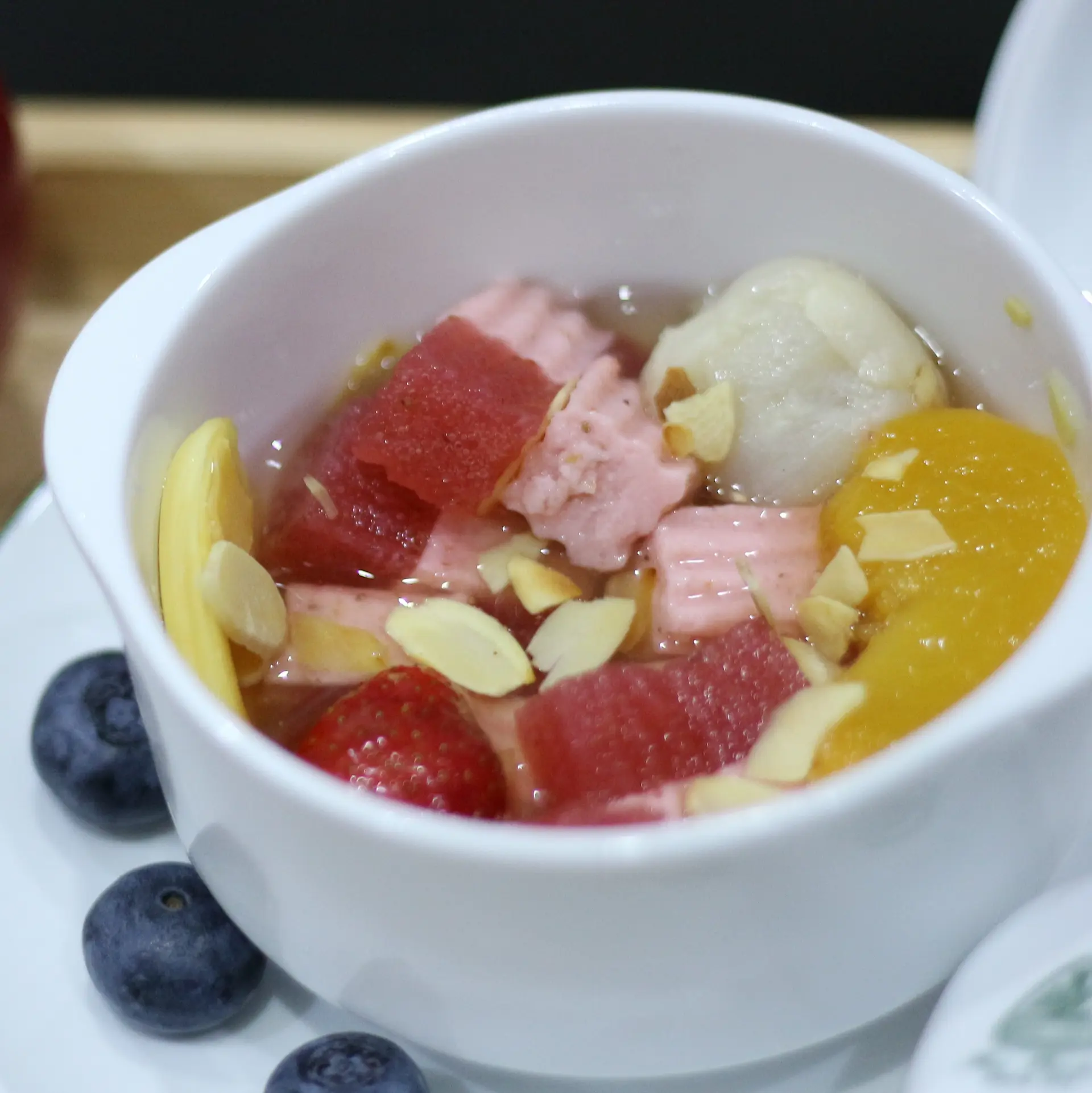 Hình ảnh Chè Khúc Bạch Dâu Tây