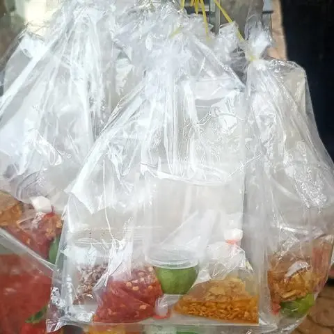 Hình ảnh Bánh tráng chấm sốt ớt rim