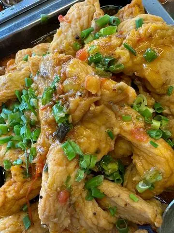 Hình ảnh Cơm chả cá sốt cà