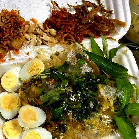 Hình ảnh Bánh tráng trộn tỏi phi full topping