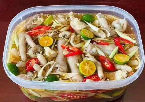Hình ảnh chân gà có xương sốt thái chua cay phần lớn 