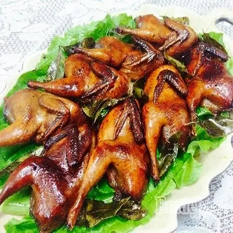 Hình ảnh 2 CON CÚT NƯỚNG LÁ MẮC MẬT