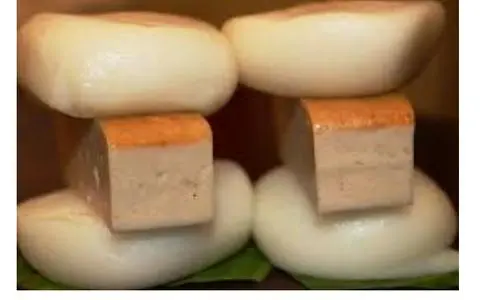 Hình ảnh Bánh dày kẹp chả quế
