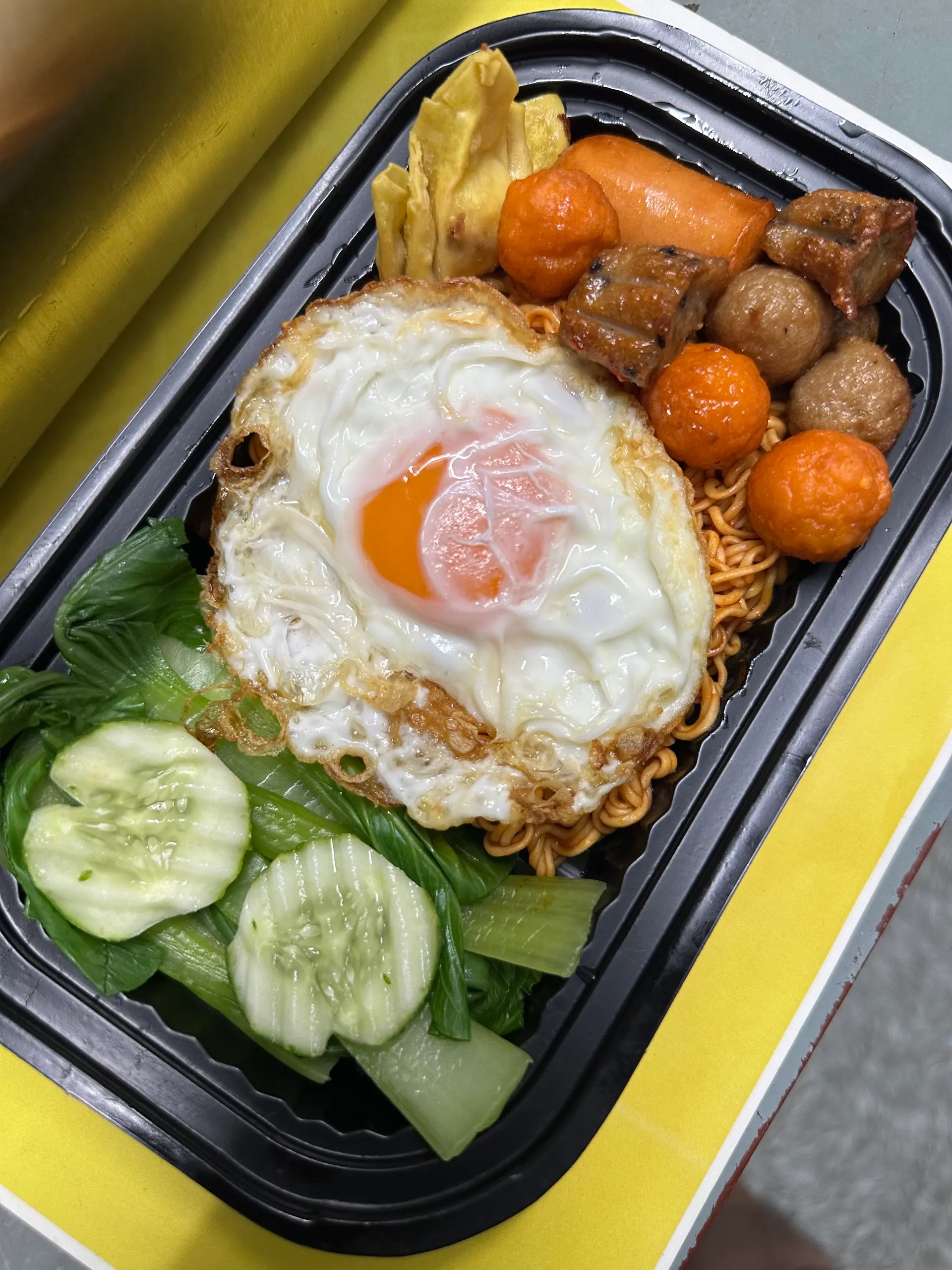 Hình ảnh Mì Trộn Trứng Tùm Lum