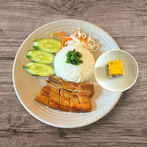 Hình ảnh Cơm tấm ba rọi nướng chả hấp