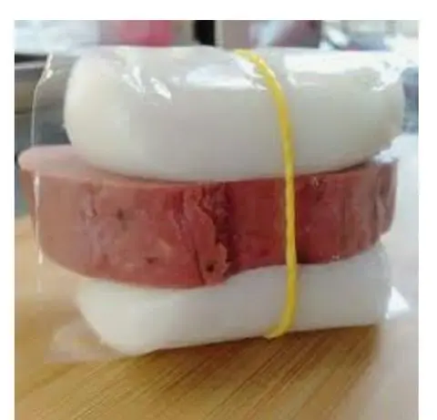 Hình ảnh Bánh dày kẹp chả bò
