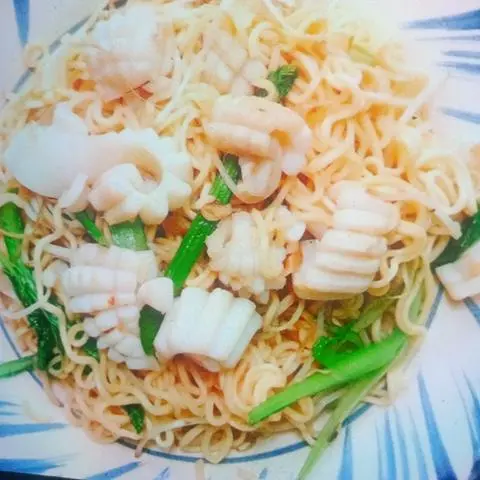 Hình ảnh Mì Gói Xào Mực 