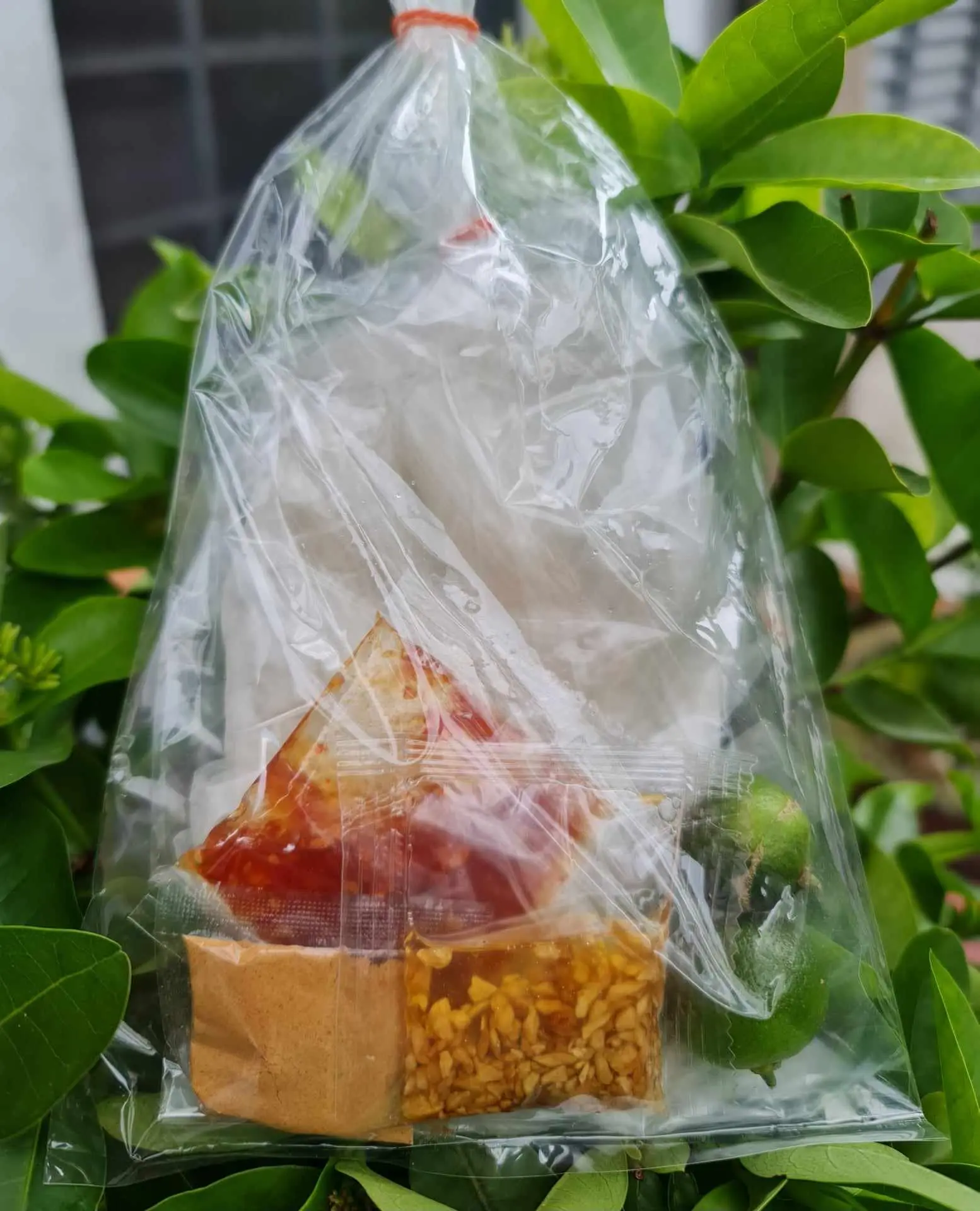 Hình ảnh Dầu tỏi ớt rim