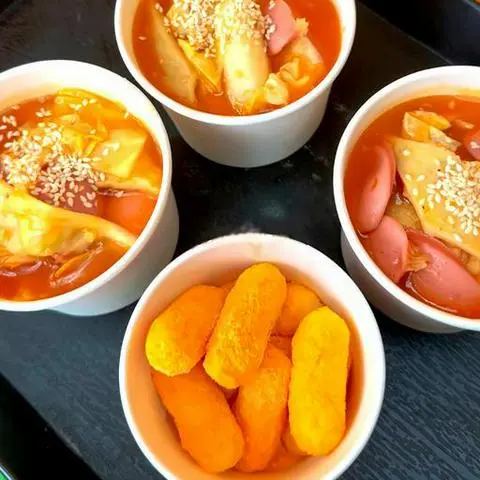 Hình ảnh Tokbokki nhân phô mai sốt cay