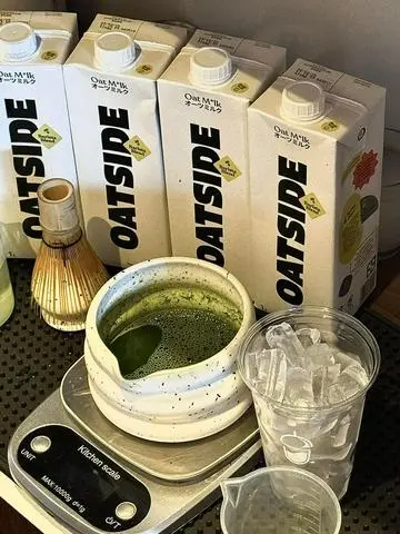 Hình ảnh matcha latte sữa oatside
