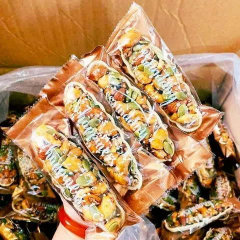 Hình ảnh 1kg bánh thuyền mix hạt dinh dưỡng