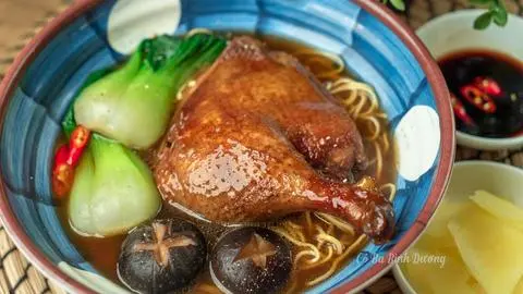 Hình ảnh MÌ VỊT TIỀM ĐÙI GÓC TƯ 