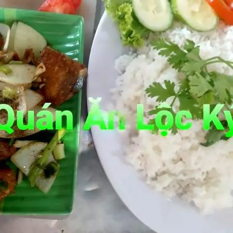 Hình ảnh Cơm trắng gà chiên sate