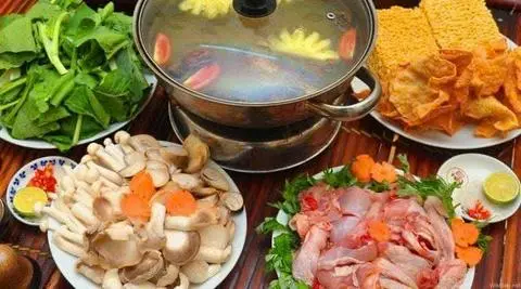 Hình ảnh Lẩu Gà Nấu Nấm