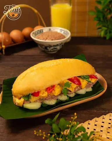 Hình ảnh Bánh mì pate xúc xích - (nước tùy chọn)