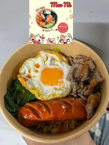 Hình ảnh mì trộn thịt bò tặng ly nước