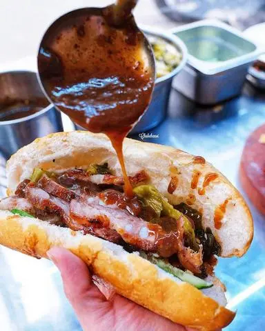 Hình ảnh bánh mì sườn chả trứng