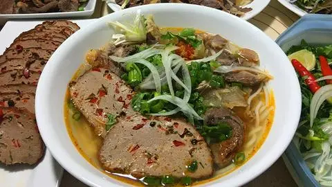 Hình ảnh Bún bò thịt chả