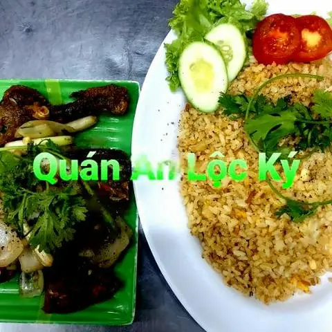 Hình ảnh Cơm chiên gà sate