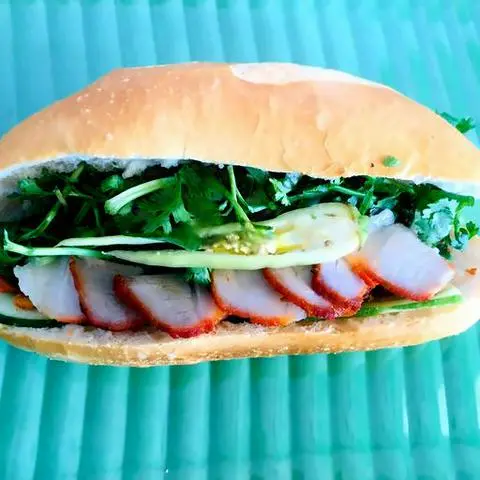 Hình ảnh Bánh mì xá xíu