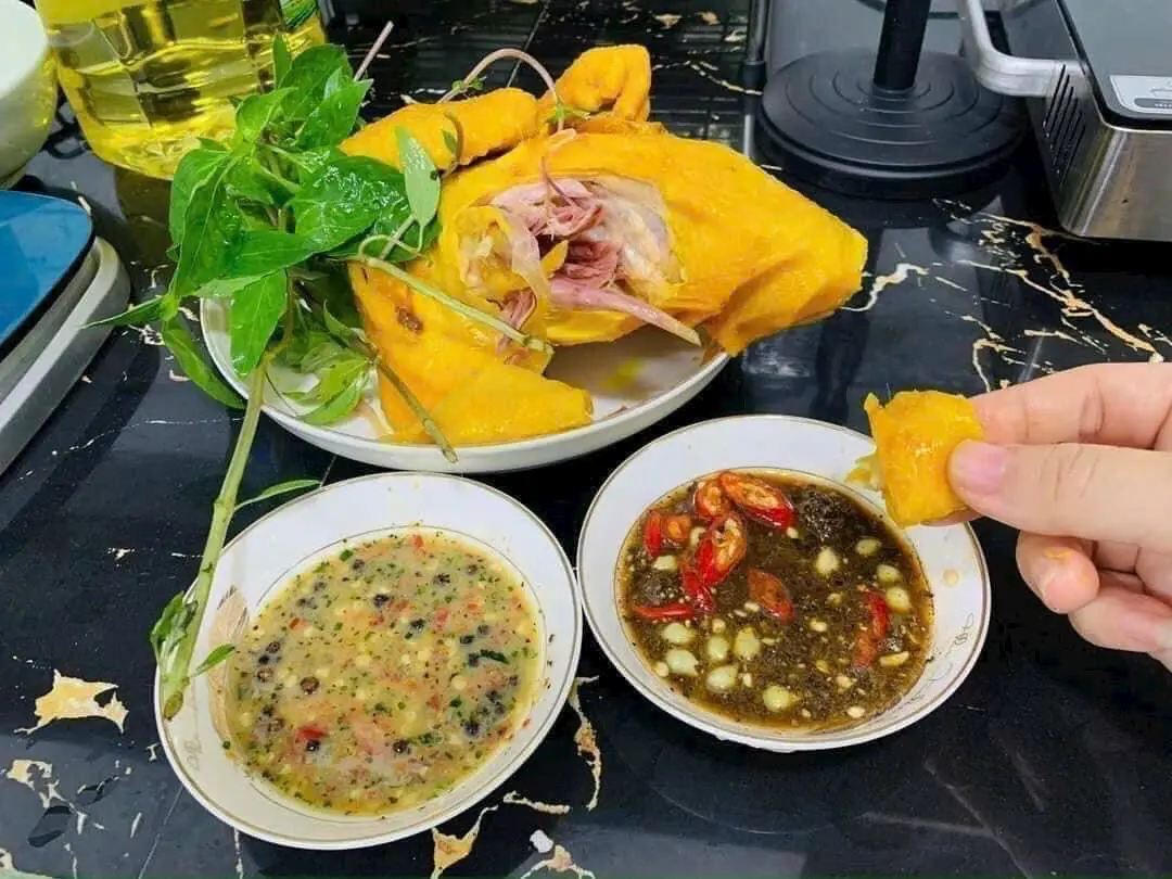Hình ảnh Gà Ủ Muối Nguyên con 