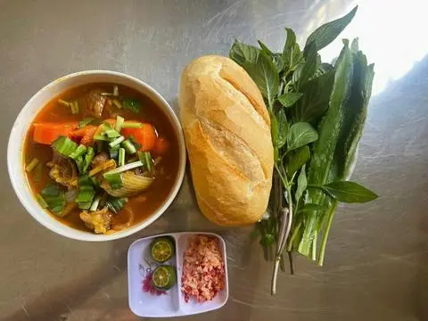 Hình ảnh Bánh mì bò kho