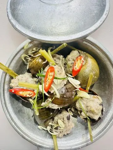 Hình ảnh Ốc nhồi thịt hấp nồi đất