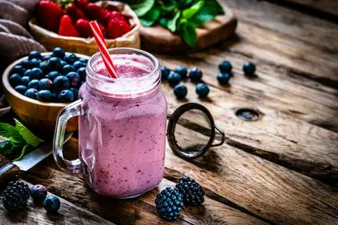 Hình ảnh Sữa chua dâu tằm nhả tơ