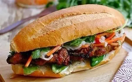 Hình ảnh banh mi thịt nướng cha ca- ly nước