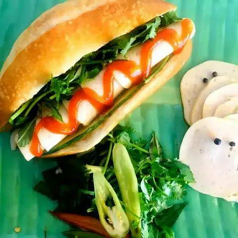 Hình ảnh Bánh mì chả lụa