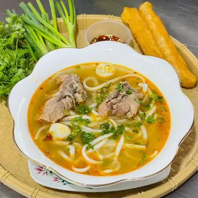 Hình ảnh bánh canh xương _trứng cút 