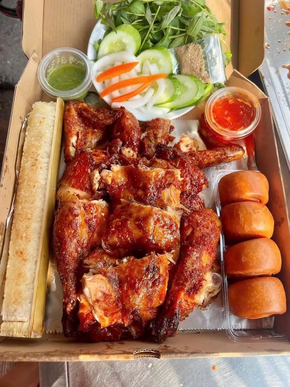 Hình ảnh Gà quay sốt thảo dược