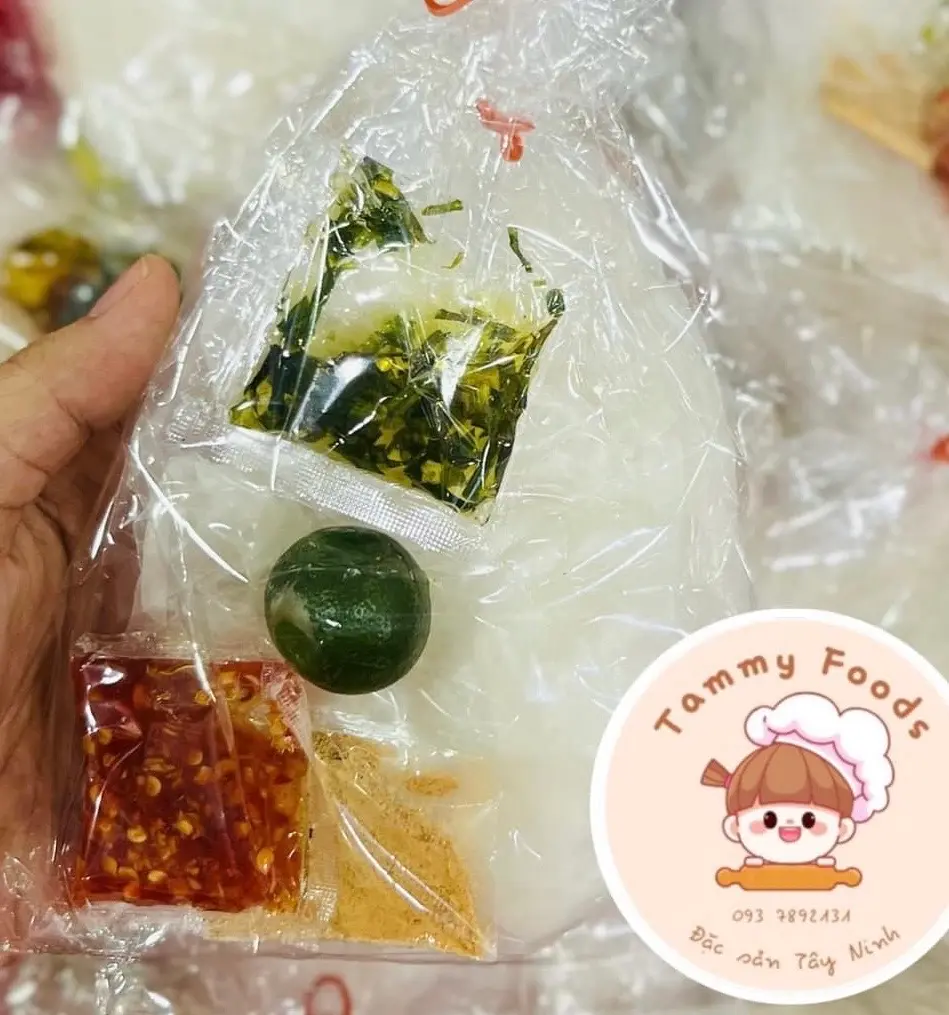 Hình ảnh Bánh tráng xé ỚT ĐỎ HÀNH XANH