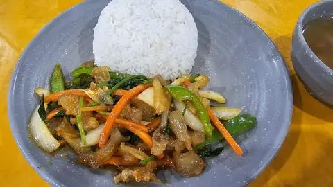 Hình ảnh Cơm Gân Bò xào sa tế cay