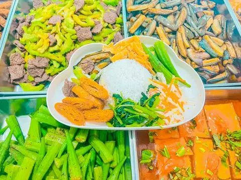 Hình ảnh cơm sườn non ram sốt me chua ngọt