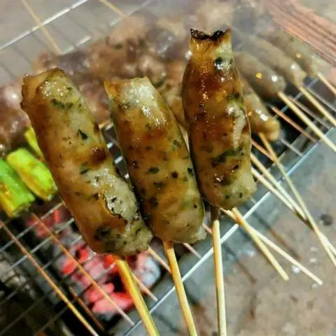 Hình ảnh Bò cuộn lá lốt chiên vàng giòn thơm ngon - 4 cuộn