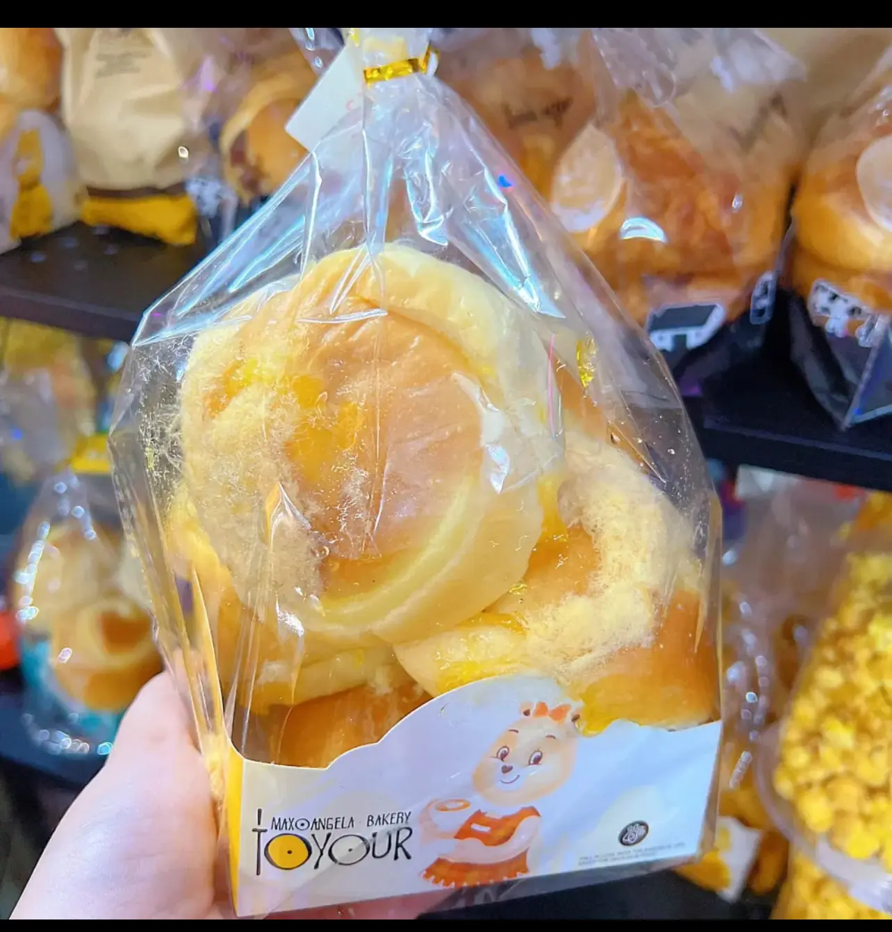 Hình ảnh Bánh mì sốt mặn chà bông