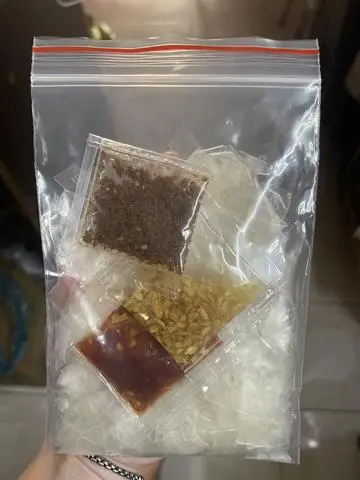 Hình ảnh Bánh Tráng Muối Bò Tỏi Phi