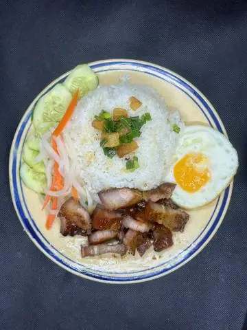 Hình ảnh Cơm tấm ba rọi trứng