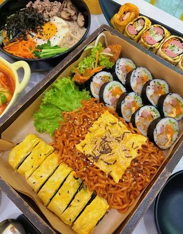 Hình ảnh Set 21 - mì cay phô mai - trứng cuộn rong biển - kimbap tôm chiên xù