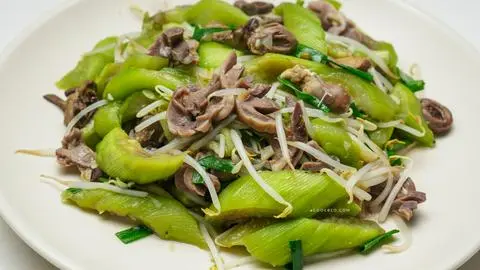 Hình ảnh Cơm lòng gà xào mướp
