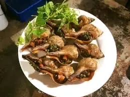 Hình ảnh ốc đỏ nướng tiêu xanh
