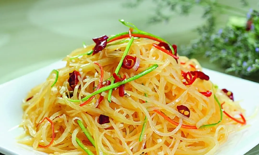 Hình ảnh Khoai tây sợi xào chua cay