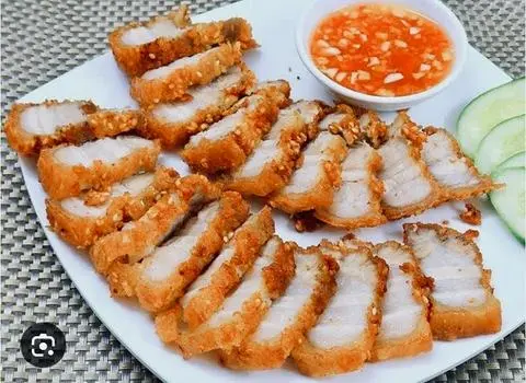 Hình ảnh Cơm trắng ba rọi chiên sả + kèm canh