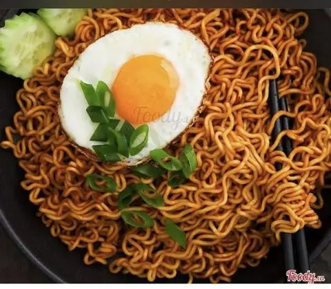Hình ảnh Mì siêu cay trộn trứng chiên
