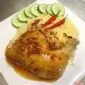 Hình ảnh Cơm gà sốt thái cay đùi góc tư