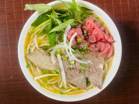 Hình ảnh Bún Bò Tái - Nạm