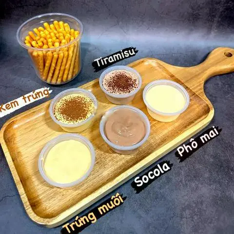 Hình ảnh Bánh que chấm sốt socola